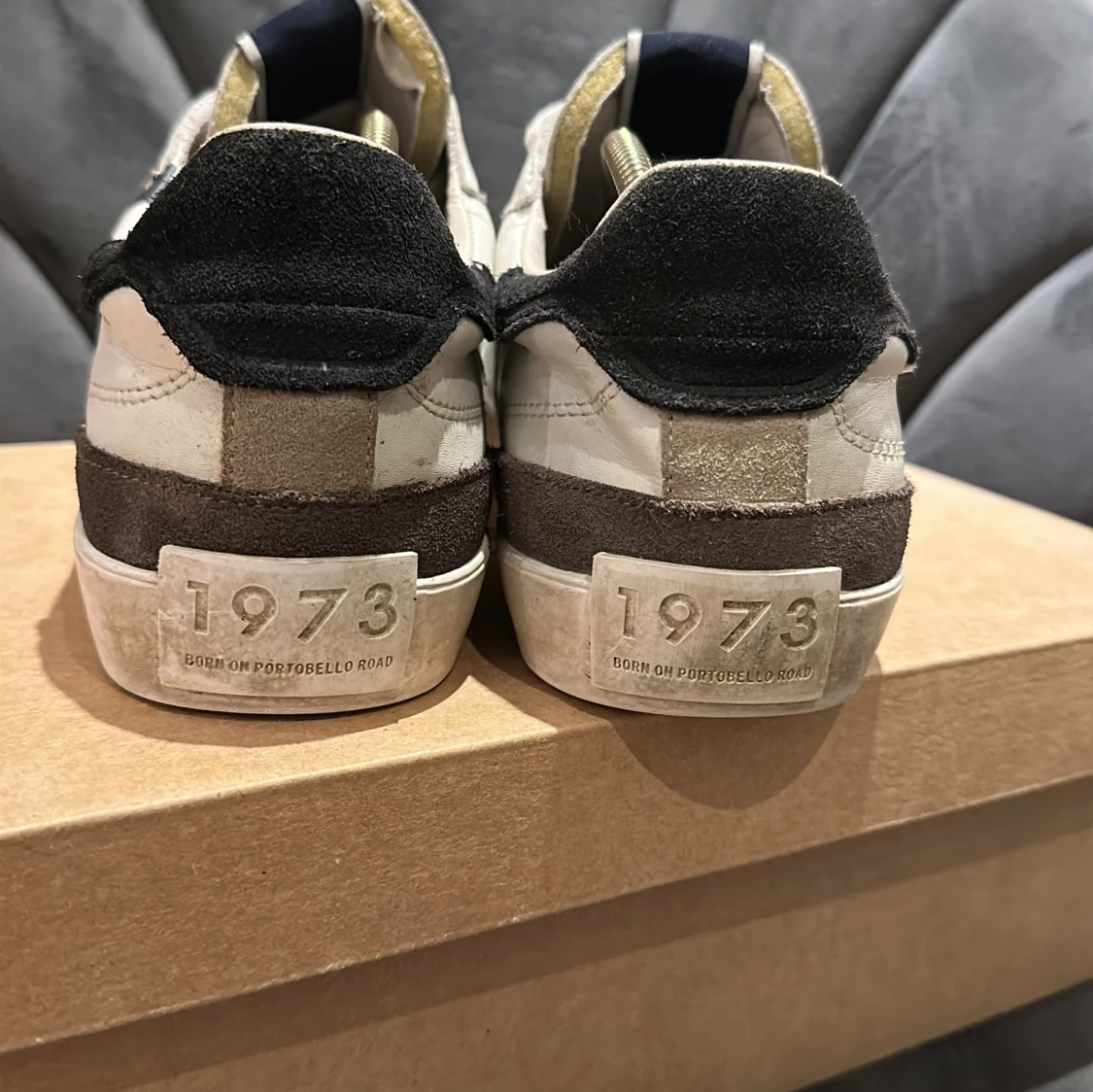 Pepe Jeans vita sneakers med blå detalj - 2