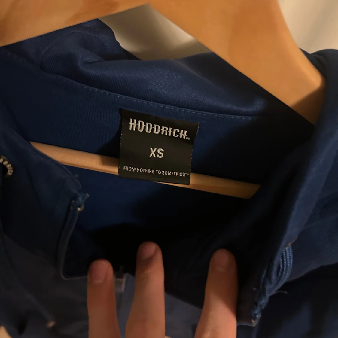 Blå hoodie från Hoodrich med tryck - 2