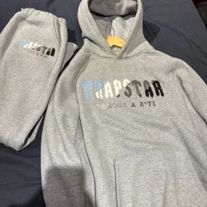 Trapstar Dress  - Jätte skönt material och bra skick, inga skador