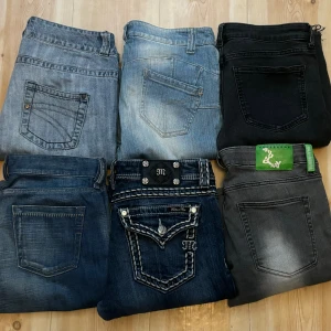 Lågmidjade bootcut jeans  - Säljer flera olika lågmidjade bootcut jeans från märken som Miss Me och Diesel, skriv för fler bilder!! 🤍Säljer från 265 och uppåt, miss me är sålda!
