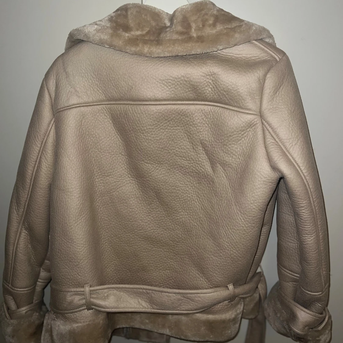 Beige pilotjacka från Missguided - 2