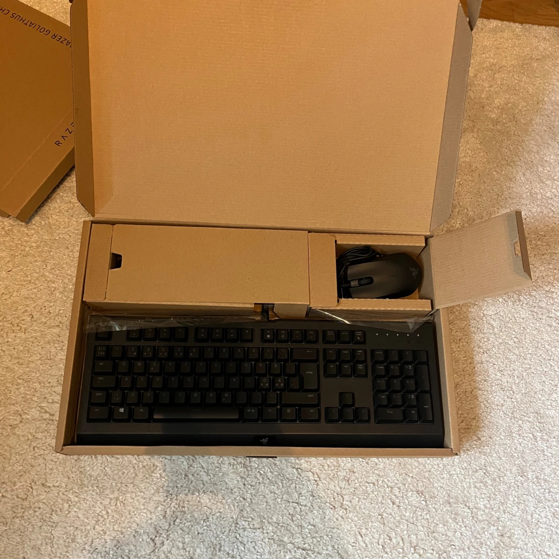 Razer Holiday Bundle (Cynosa Chroma, Abyssus Essential, Goliathus Chroma) - 2