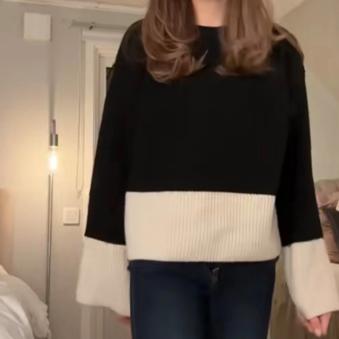 Svart och beige stickad tröja från VILA - 1