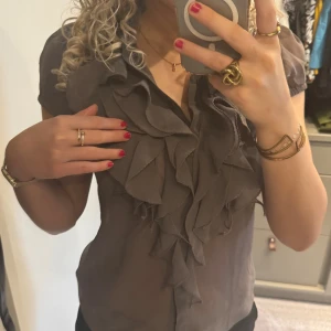 Blus - Trendig blus från Saint Tropez. Superfin till fest och andra kvällar!