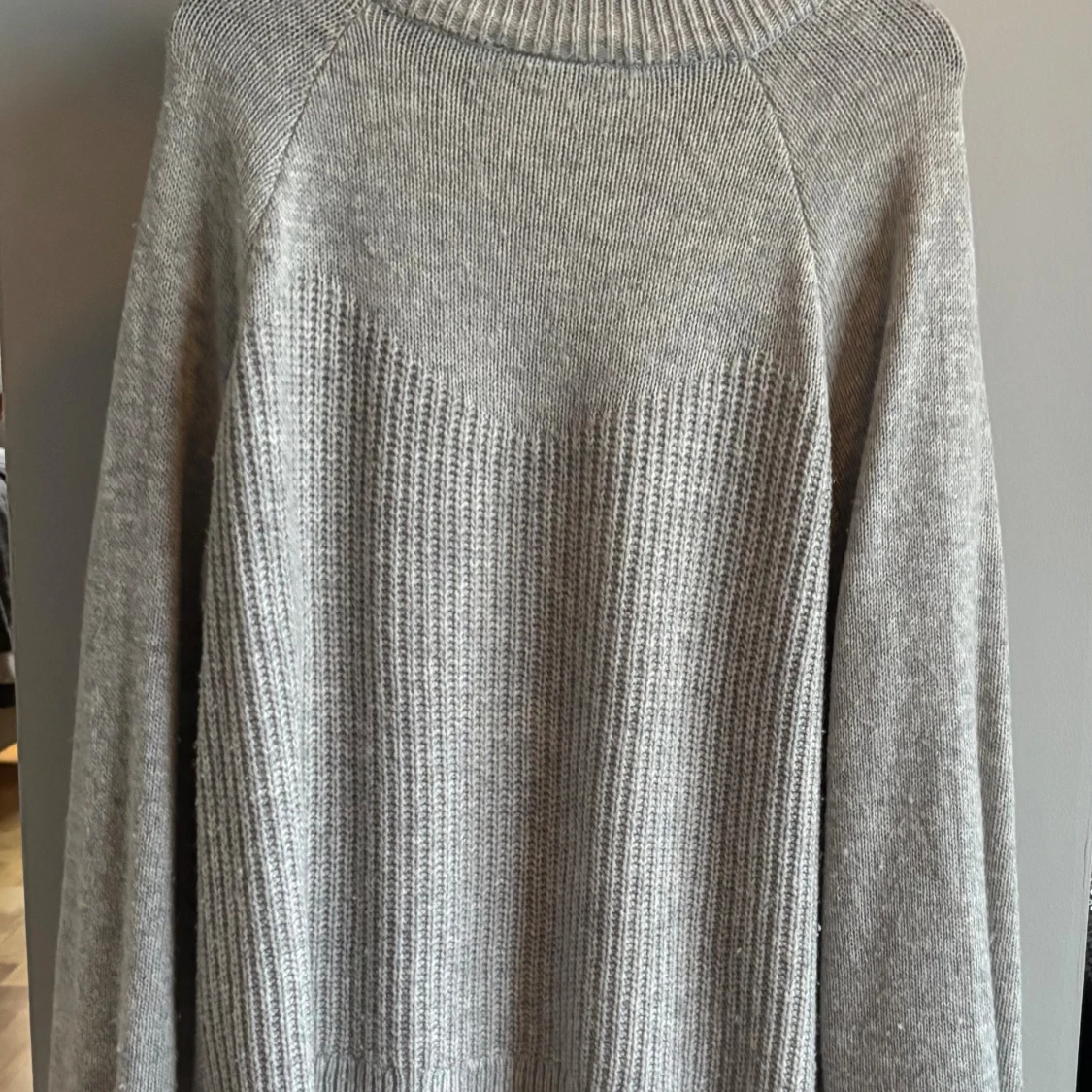 Grå stickad tröja från KappAhl - 1