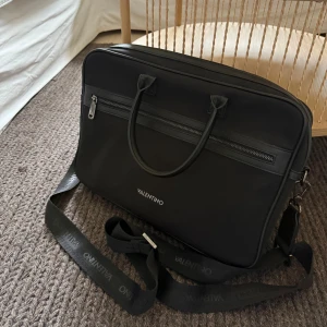 Valentino datorväska  - Nytt skick. 