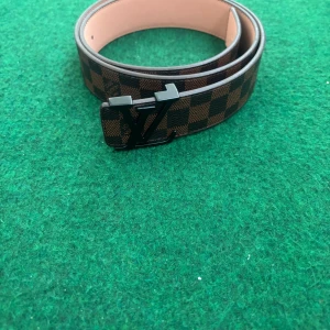 Brunt bälte  - En helt ny bälte 