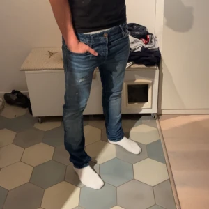 Jack and Jones - Säljer ett par riktigt feta jeans från Jack and Jones. Skriv om du har några frågor eller funderingar!!!
