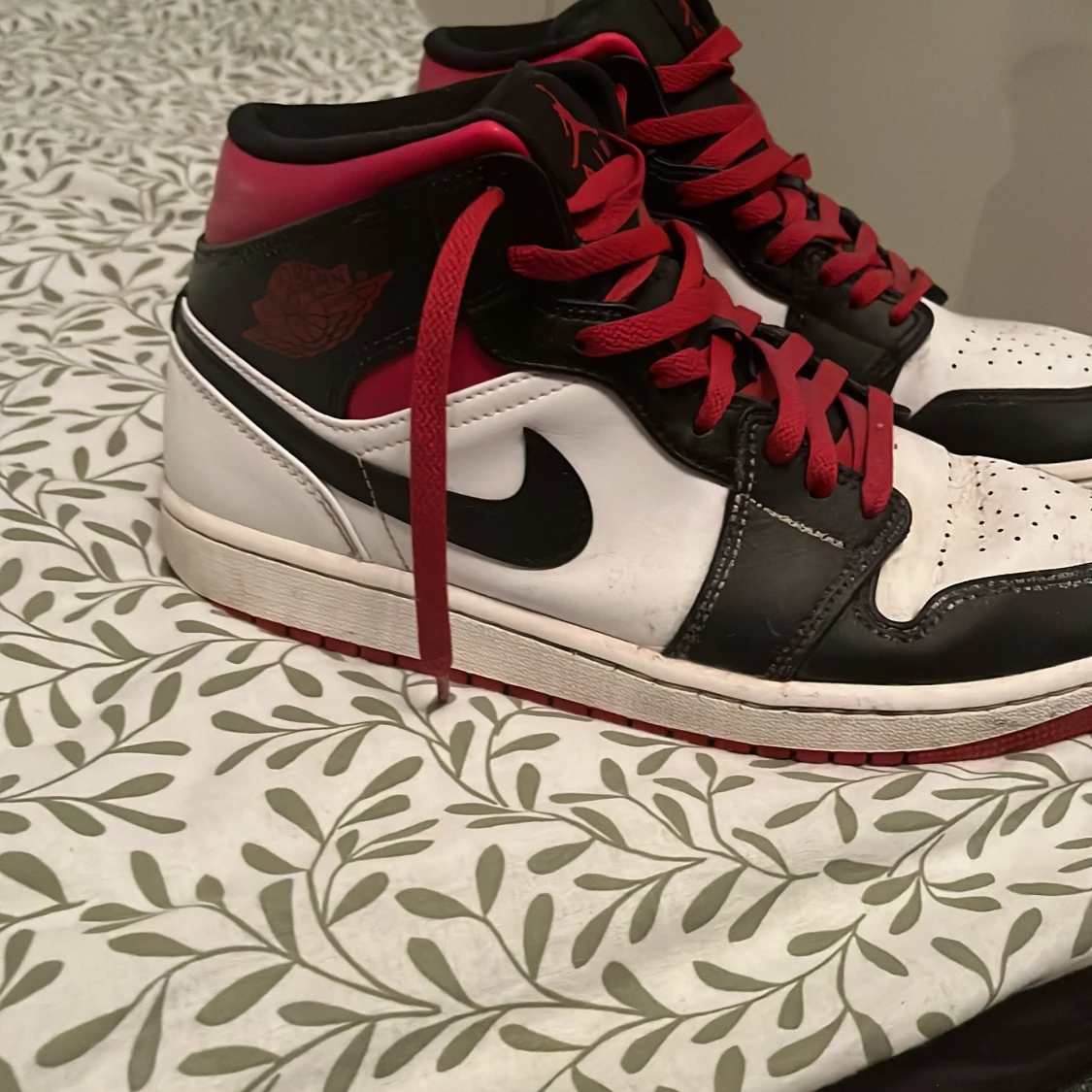 Nike Air Jordan 1 High svart/vit/röd