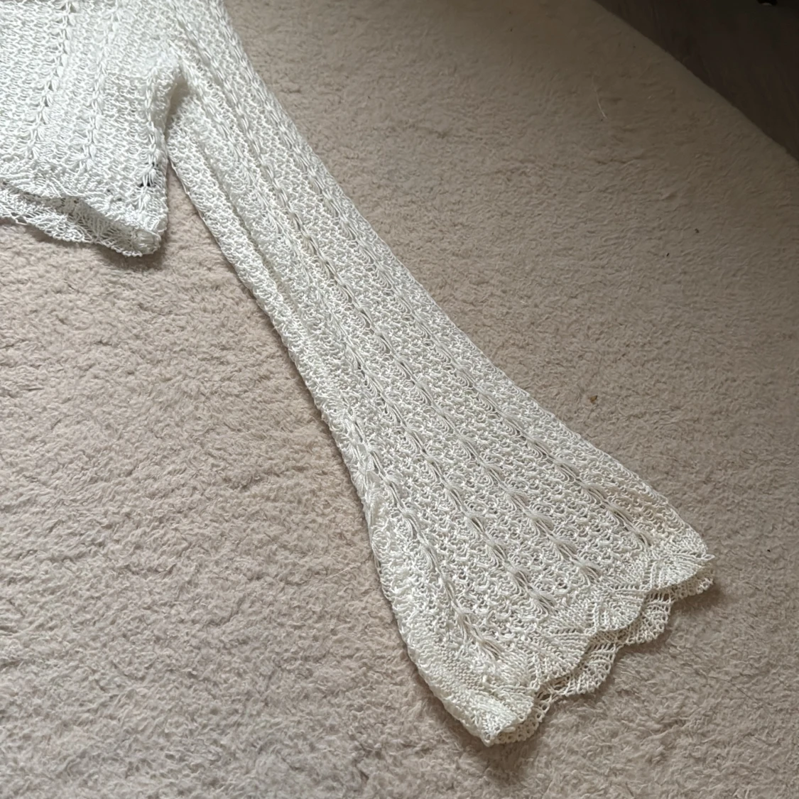 Vit stickad bolerotopp med knyt - 2