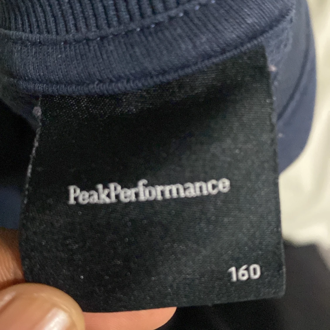 Mörkblå Peak Performance tröja - 1