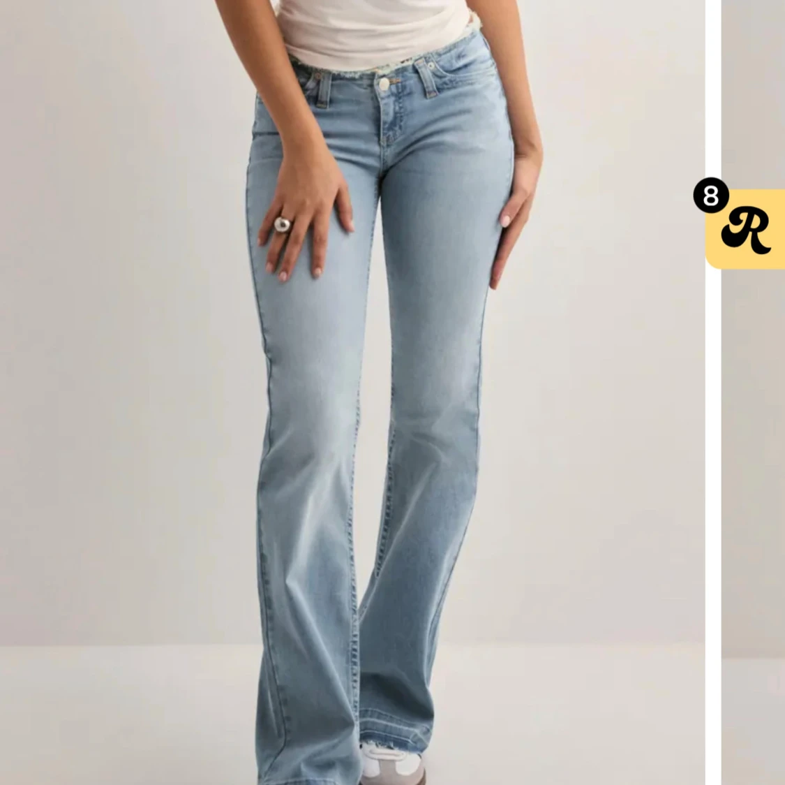 Ljusblå bootcut jeans