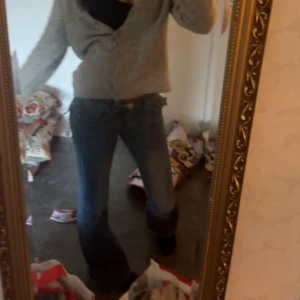 True religion jeans - Säöjer mina true religion byxor, säljer pgå att jag tycker att de är fel storlek. Jeansen är använda men inge fel på dom.