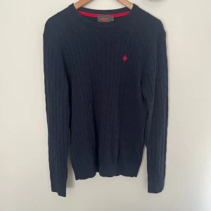  Morris tröja - Kabelstickad Morris tröja - mycket bra skick - Storlek M - Pris 449kr - hör av er för frågor! // Royal