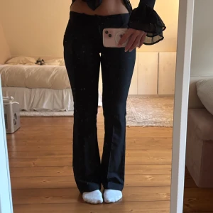 Low wais kostymbyxor  - Skit snygga low waist kostymbyxor, säljer då de blivit för små för mig. Använt sparsamt under fåtal tillfällen 