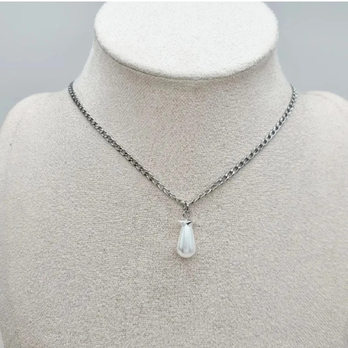 Handgjort halsband  - 1