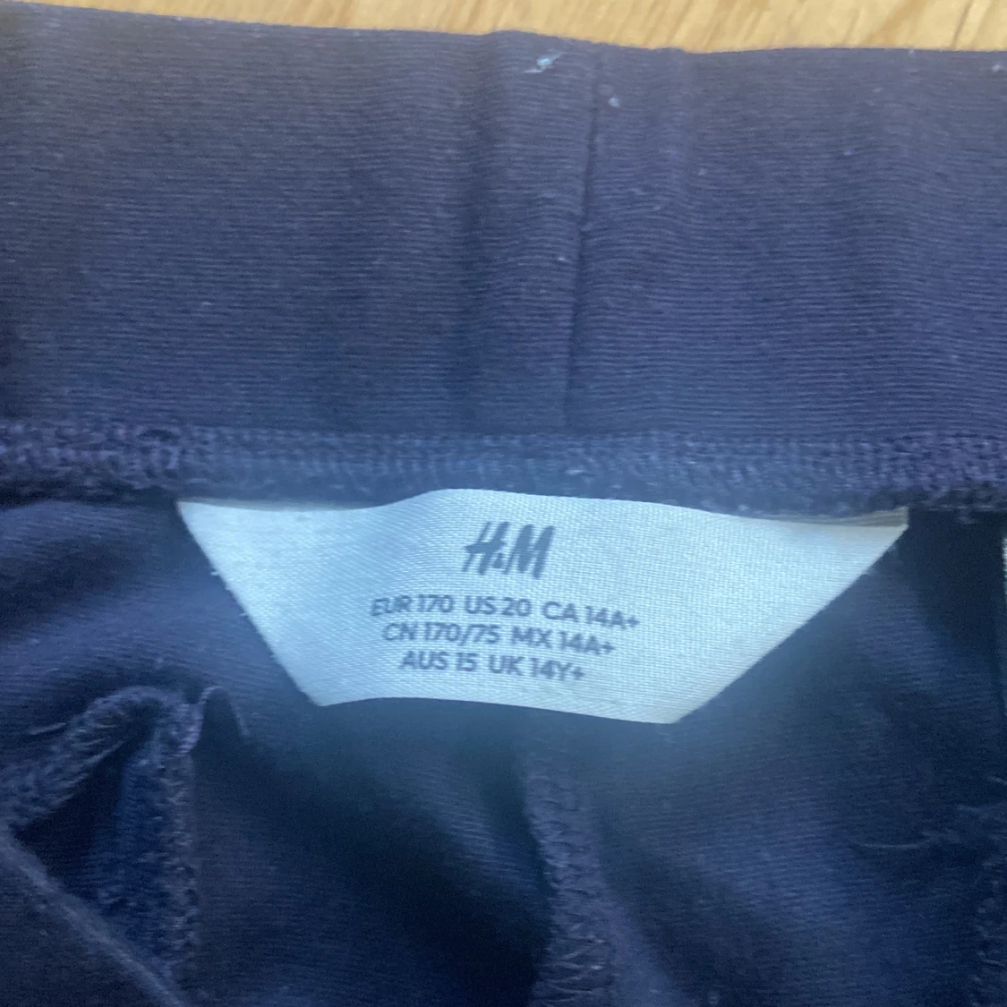 Mörkblå bootcut byxor med pressveck - 4