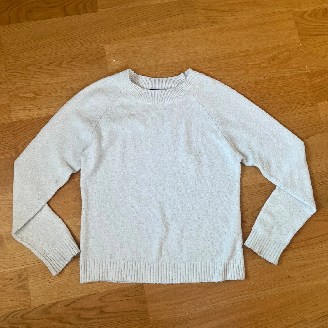 Vit stickad tröja från Vero Moda XS