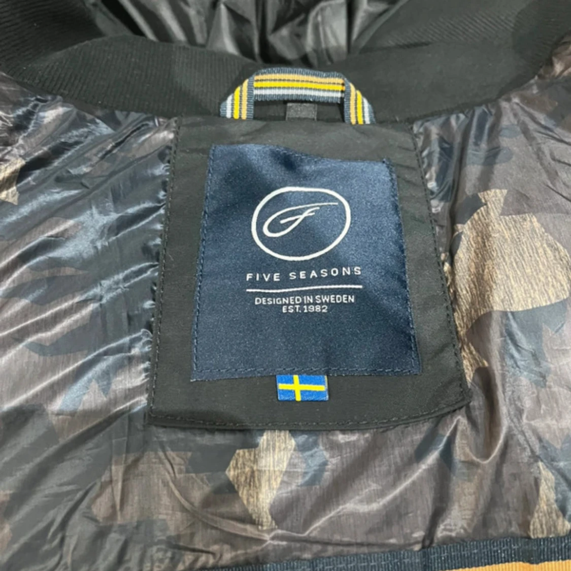 Svart pufferjacka från Five Seasons - 3