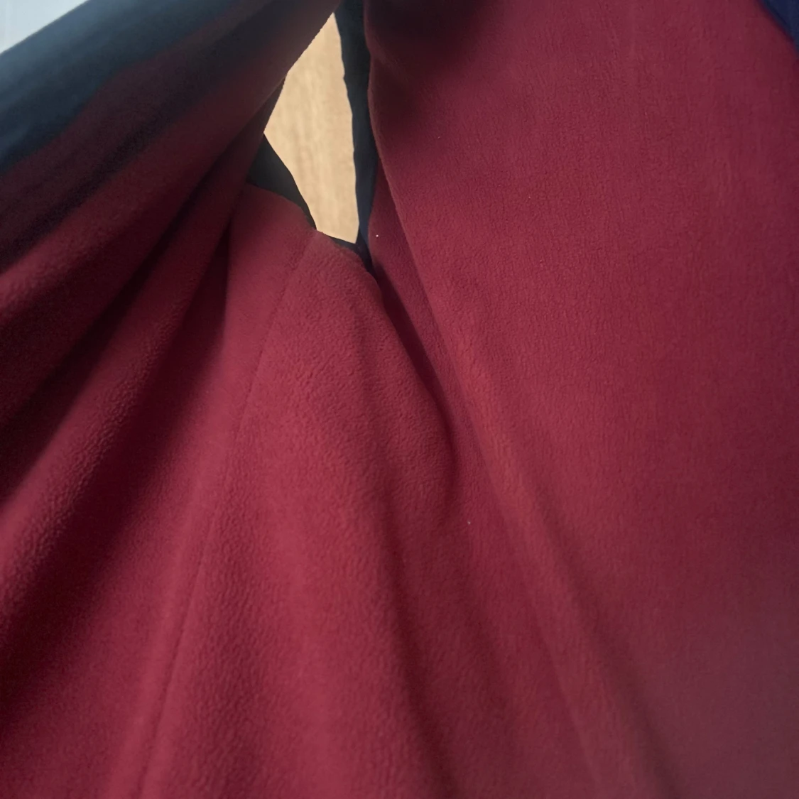 Mörkblå dunväst med röd fleecefoder - 2