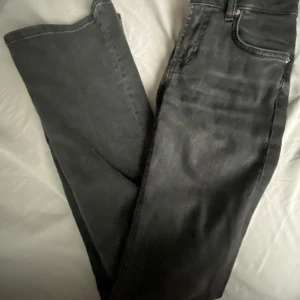 Low boot jeans  - Zara ”low boot jeans” i bra skick! Hör av er vid frågor 🦋