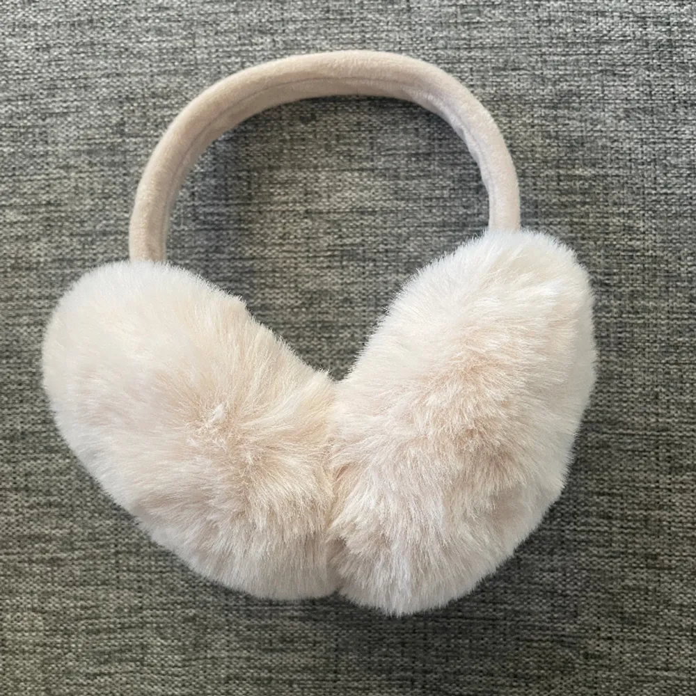 Ett par gulliga öronmuffar som håller dina öron hur varma som helst, perfekt för hösten, vintern och våren🩷 (Inga defekter). Accessoarer.