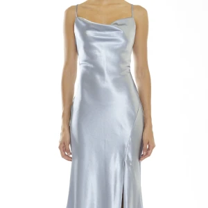 Balkläning - Jättefin balkläning, bara använd en gång. ”Släppet” är insytt så det var lättare att gå i den. Skriv för mer bilder❤️