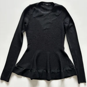 Peplumtop  - Fin Peplumtop. Tyvärr så har den inte kommit till så stor användning för mig och hoppas att den får en ny ägare.  Kommer ifrån ett rök och djurfritt hem! Har du fler frågor så kontakta gärna mig.  Se mina övriga annonser 🌸