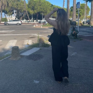 Gina Tricot Linnebyxor  - Kollar om någon vill köpa mina linnebyxor från Gina, då jag inte använder de så mycket längre. Endast använda förra sommaren och i gott skick! Köpta för 399, säljer för 200.