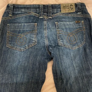 Y2k jeans  - Säljer dessa för de inte passar på mig , och därför kan jag inte ta några bilder på 💗 kontakta innan du tycker på köp nu eller om du har andra frågor 💗