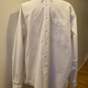 Herrskjorta vit från Celio strl M - Vit 100% bomull  Nyskick 