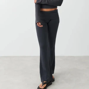 Yoga-pants - Jag säljer mina yoga-pants som är i fint skick. Storlek S, färgen är stone. Pris: 200 + frakt☺️