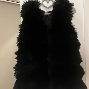 Pälsväst  - Säljer nu min pälsväst