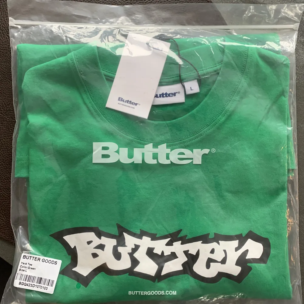 Helt ny butter goods yard tee i storlek L. . T-shirts.