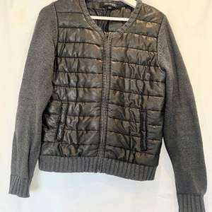 En moncler liknande cardigan från 