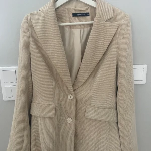 Blazer - Snygg sammet blazers, aldrig använd. 