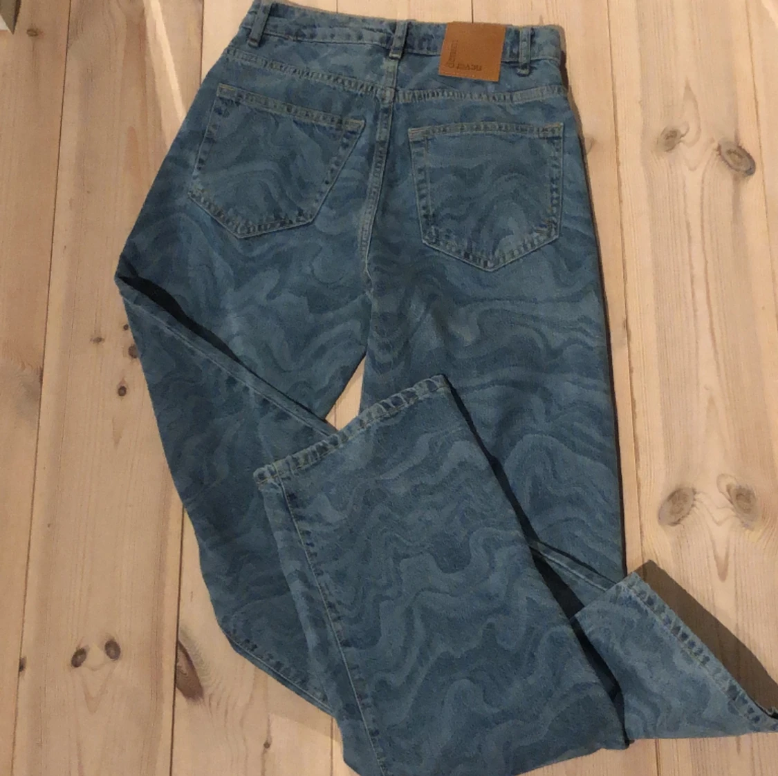 Vågmönstrade jeans - 90