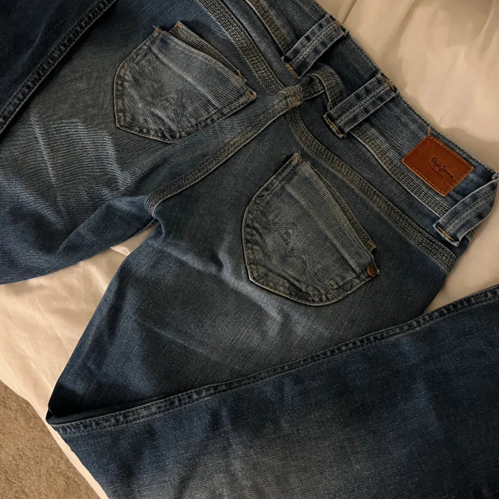 Super populära och snygga jeans från Peppe i modellen Venus. Inga defekter då de knappt är använda. Ny pris är 1000kr men jag säljer för 300kr. Pris kan diskuteras.. Jeans & Byxor.