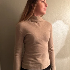 Tröja i ull - Beige fin tröja i ull från zara