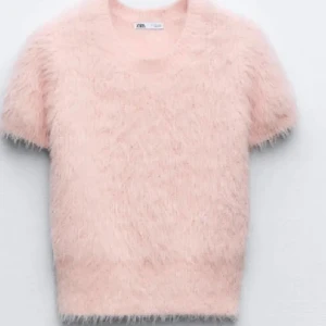 Zara tröja  - Helt ny med prislapp aldrig använd,strl L men sitter som S ungefär 💕