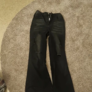 Jeas - Bra sick, fina, det ser vit ut när man tar bilden men det är inte så i verkligheten. Köpta för 150 kr 