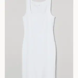 Superfin vit klänning köpt på hm i storlek xs med stretchigt material<3
