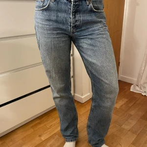 Jeans raka - Raka jeans från Zara. Använda men fortfarande i fint skick