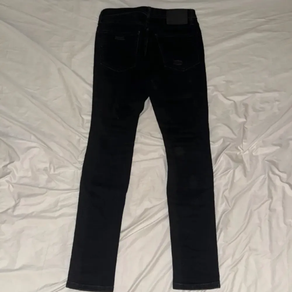 Hej säljer. Nu mina Jack and Jones jeans eftersom att har blivit för liten på mig, ny pris vid 800-900kr!☺️. Jeans & Byxor.