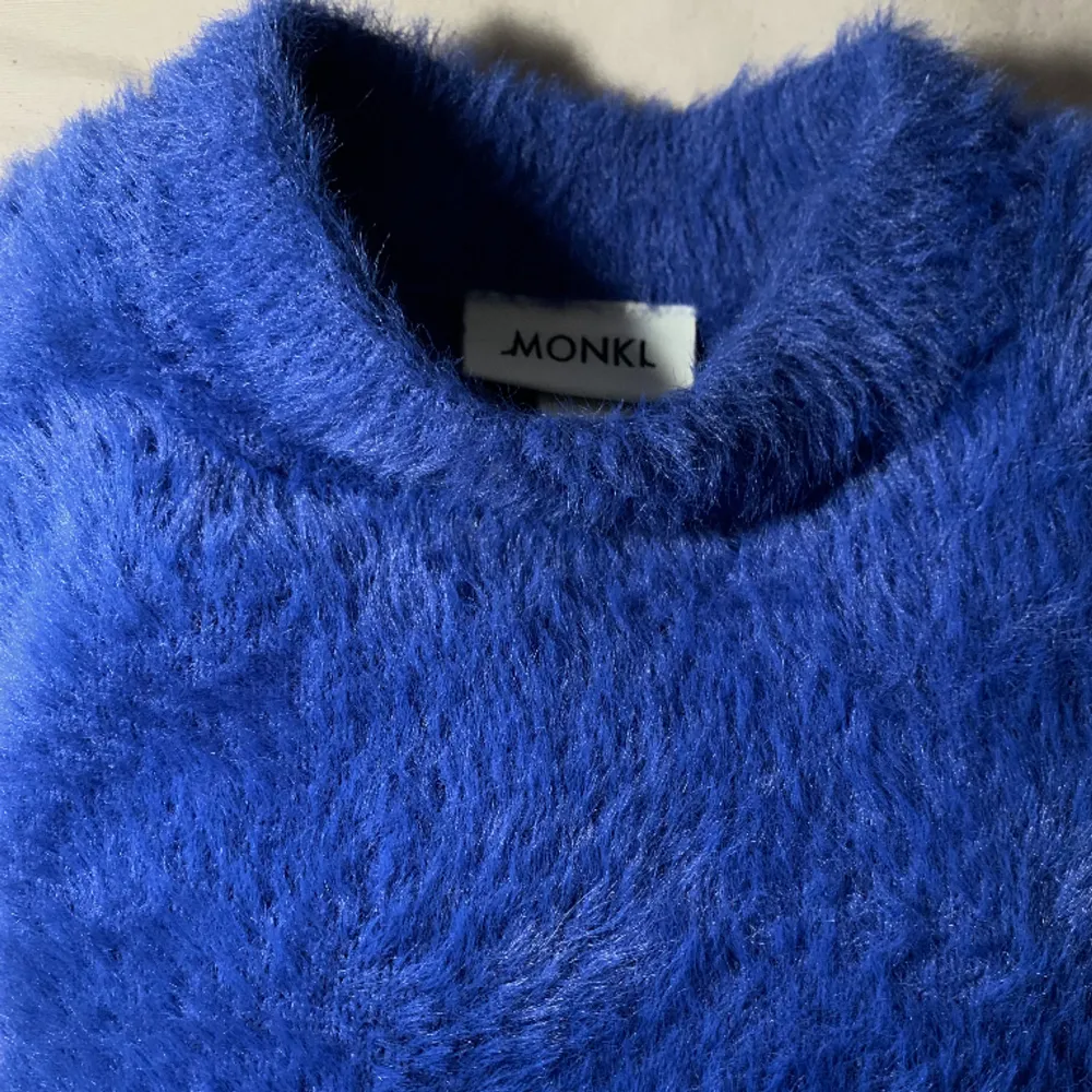 Otroligt mysig tröja i mörkblå färg från Monki i stl S, bra skick. 💙. Tröjor & Koftor.
