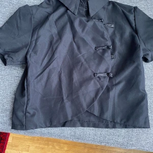 Tröja blus - Jätte fin har alldrig använt den Stockholmsbild 