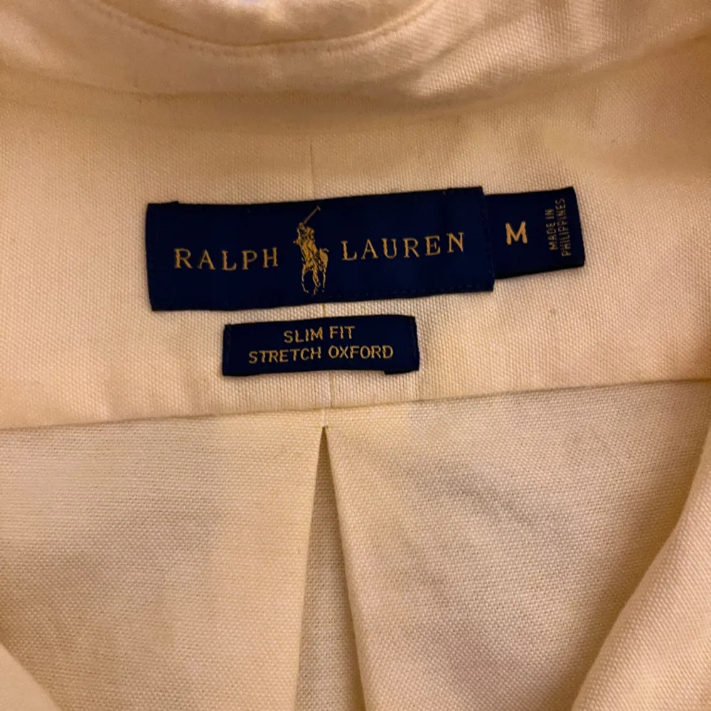 Ralph lauren skjorta, aldrig använd så gott som nyskick. Går ned i pris vid snabba affär!. Skjortor.