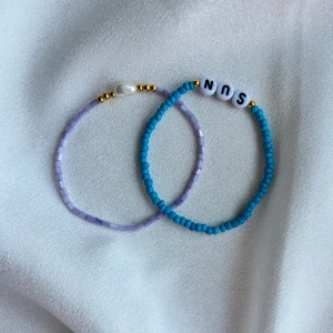 Handgjorda pärlarmband 💙 - .