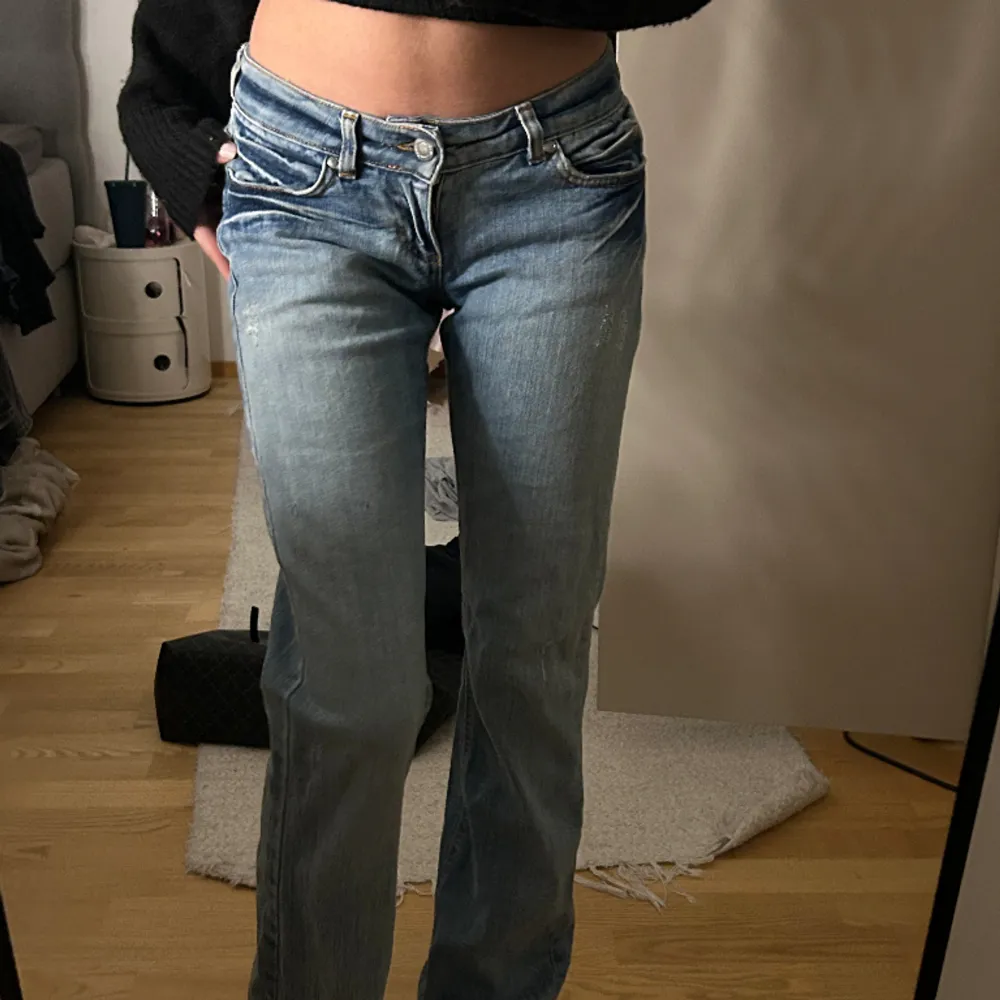 Lowwaist only jeans size 32. Jeans & Byxor.