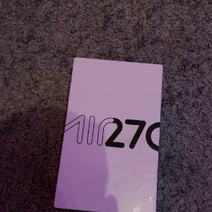 Air Max 270  - Rätt så nya air max 270s storlek 43 använt några gånger men de va inte riktigt min stil så tänkte sälja de